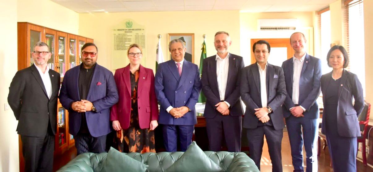 Meeting with the Vice Chancellor University of London to discuss matters of mutual cooperation relating to legal education.